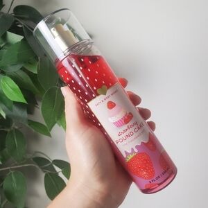 Bath and Body Works Strawberry Pound Cake 8 oz Whipped Cream